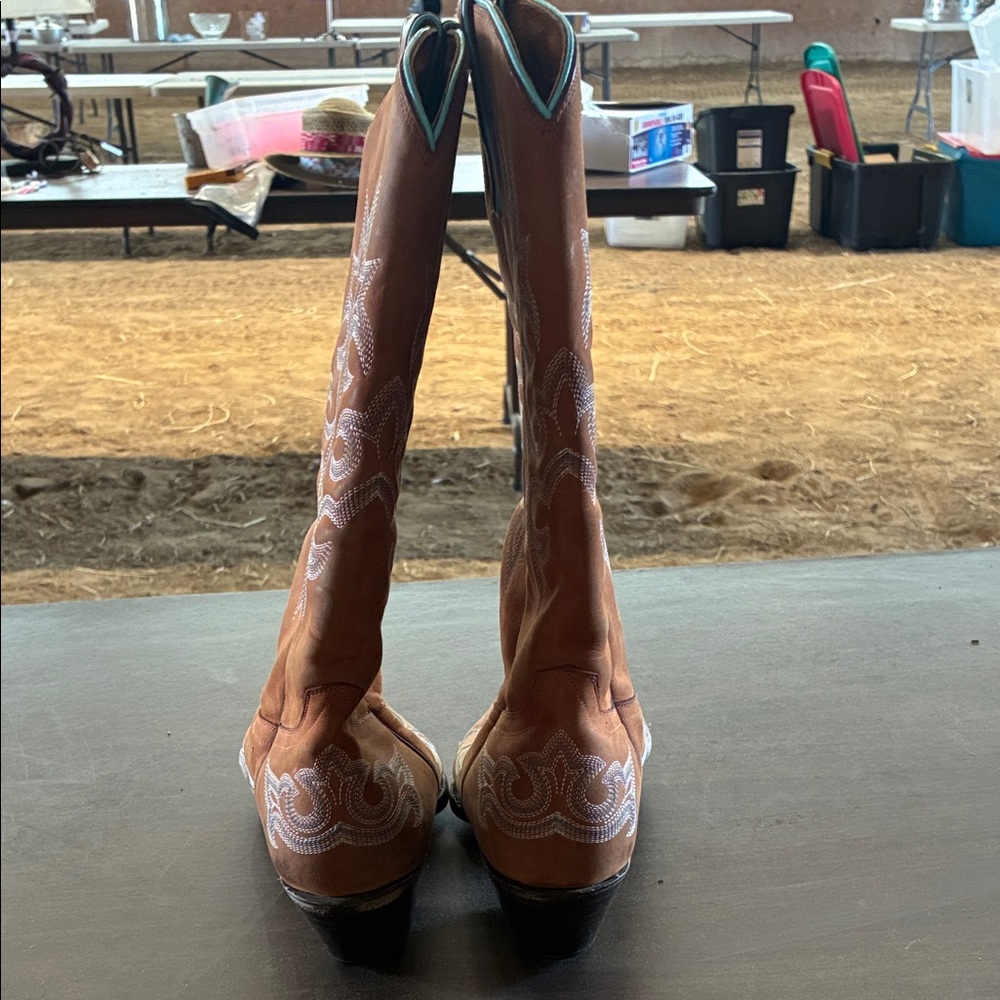 Women's Brown Embroidered Western Heeled Boots - Picture 4 of 6